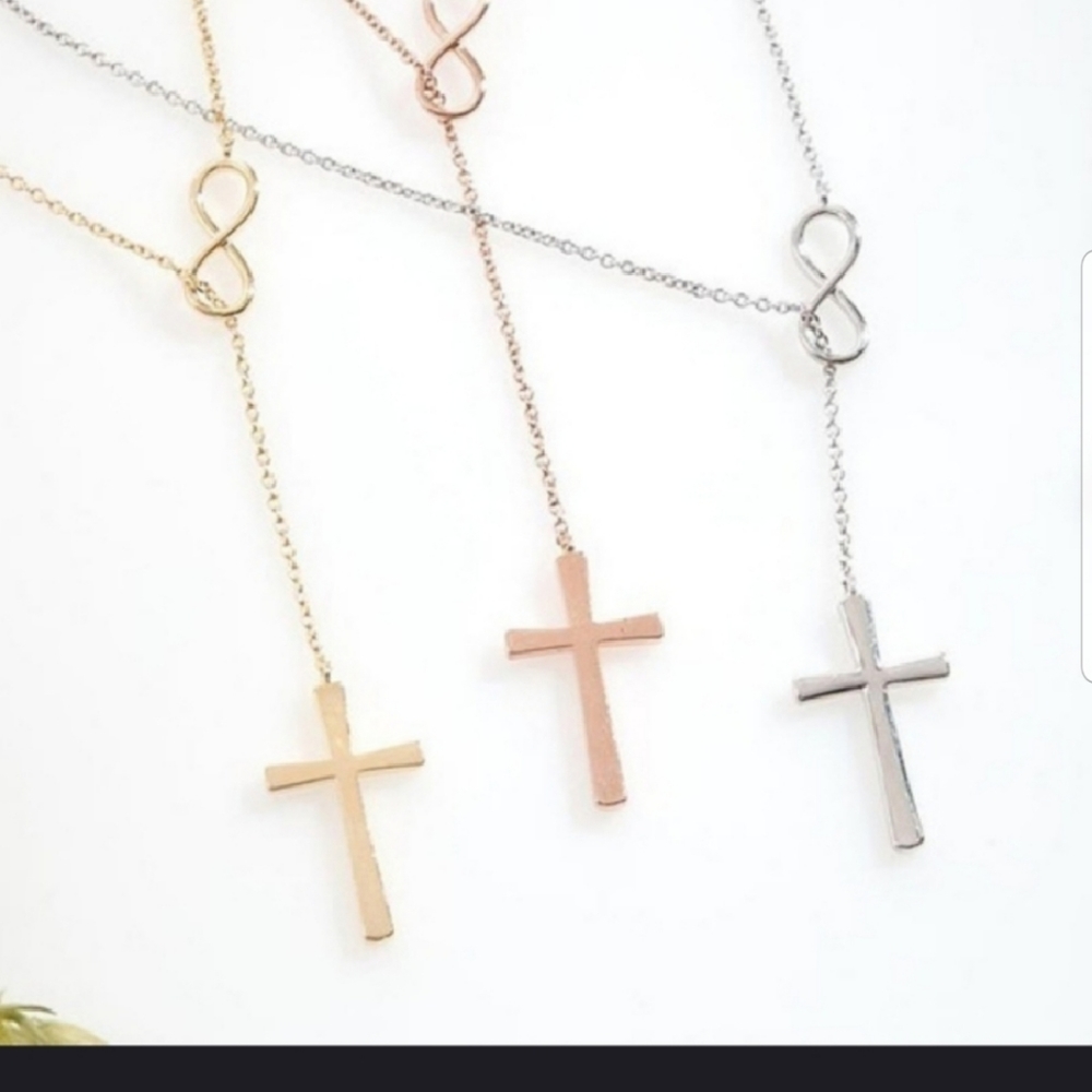 Pretty Infinity Cross necklace in GOLD